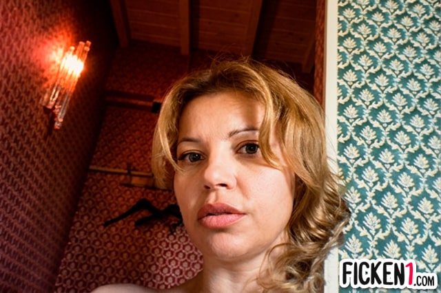 Dunkelblonde 40-Jährige MILF aus Dresden sucht junge Männer für Sexbeziehung
